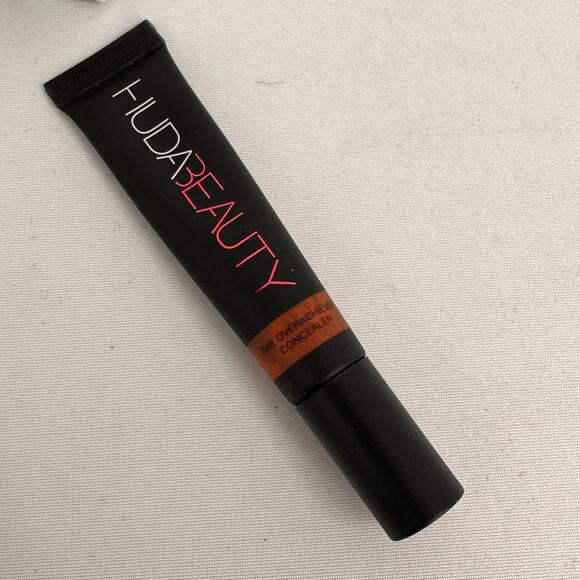 Huda Beauty The Overachiever Concealer Chocolate Chip 38R NEW in Box - Picture 8 of 9